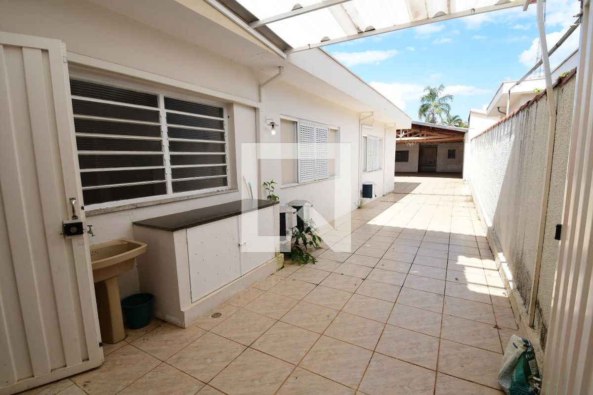 Casa à Venda - Guanabara, 3 Quartos,  250 m2 em , Campinas - sp | SoloBR