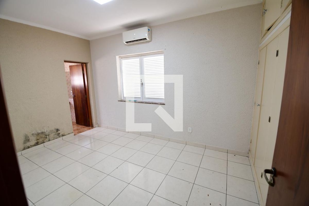 Casa à Venda - Guanabara, 3 Quartos,  250 m2 em , Campinas - sp | SoloBR