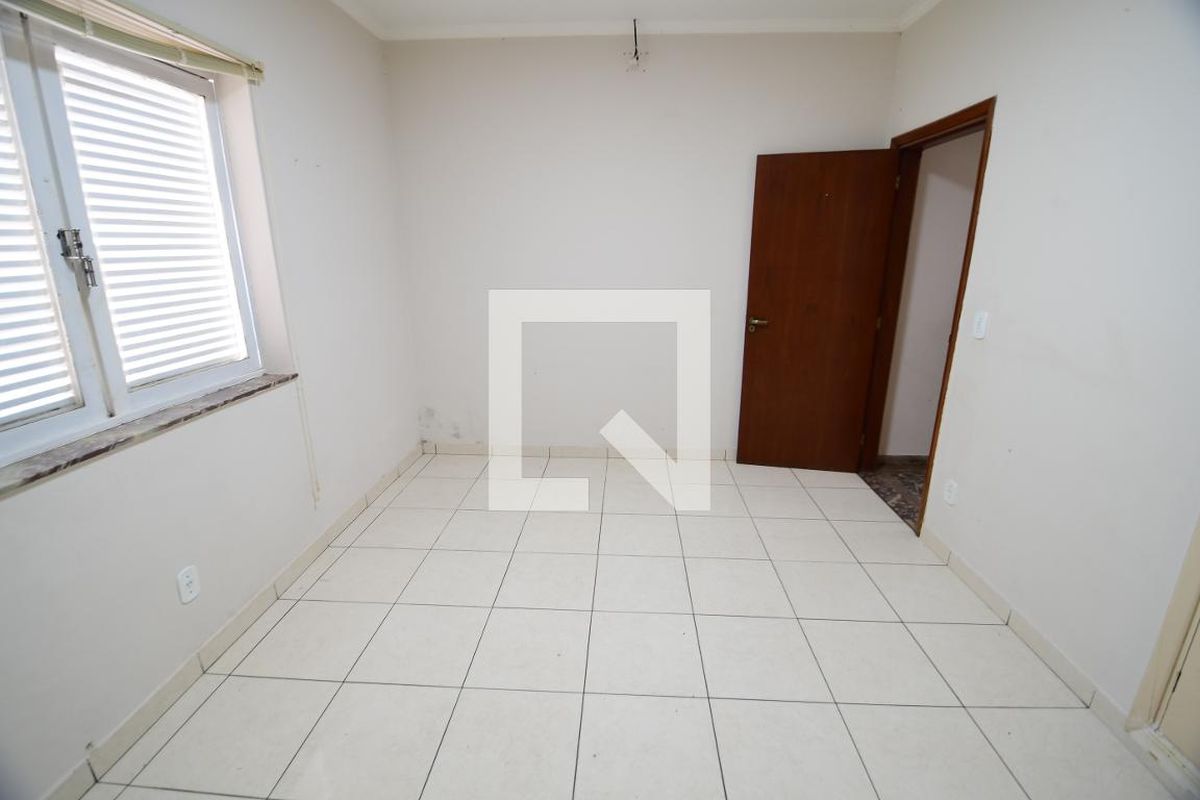 Casa à Venda - Guanabara, 3 Quartos,  250 m2 em , Campinas - sp | SoloBR