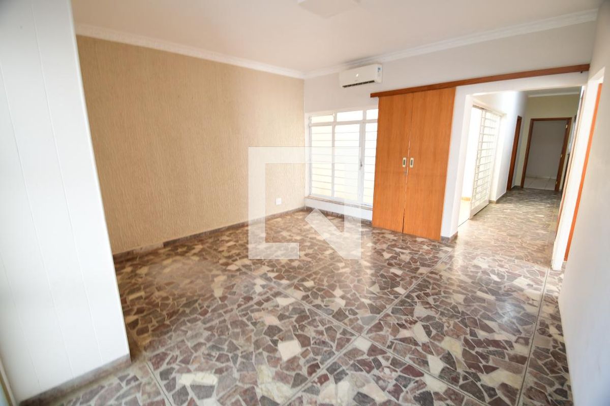 Casa à Venda - Guanabara, 3 Quartos,  250 m2 em , Campinas - sp | SoloBR