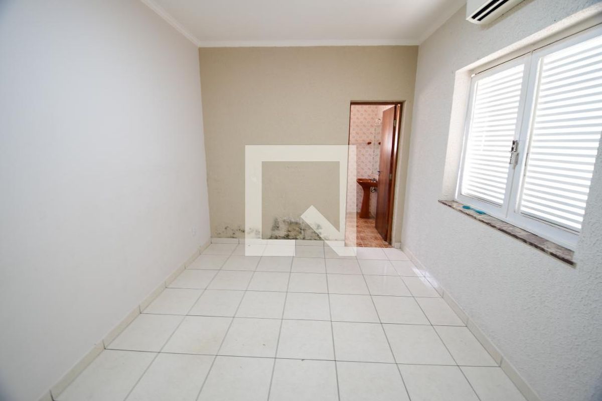 Casa à Venda - Guanabara, 3 Quartos,  250 m2 em , Campinas - sp | SoloBR