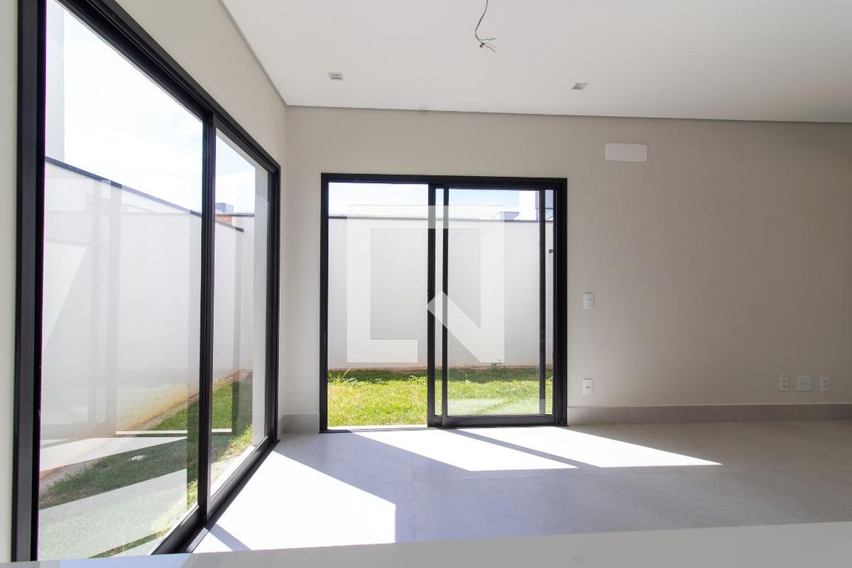 Casa à Venda - Mansões Santo Antônio, 4 Quartos,  173 m2 em , Campinas - sp | SoloBR