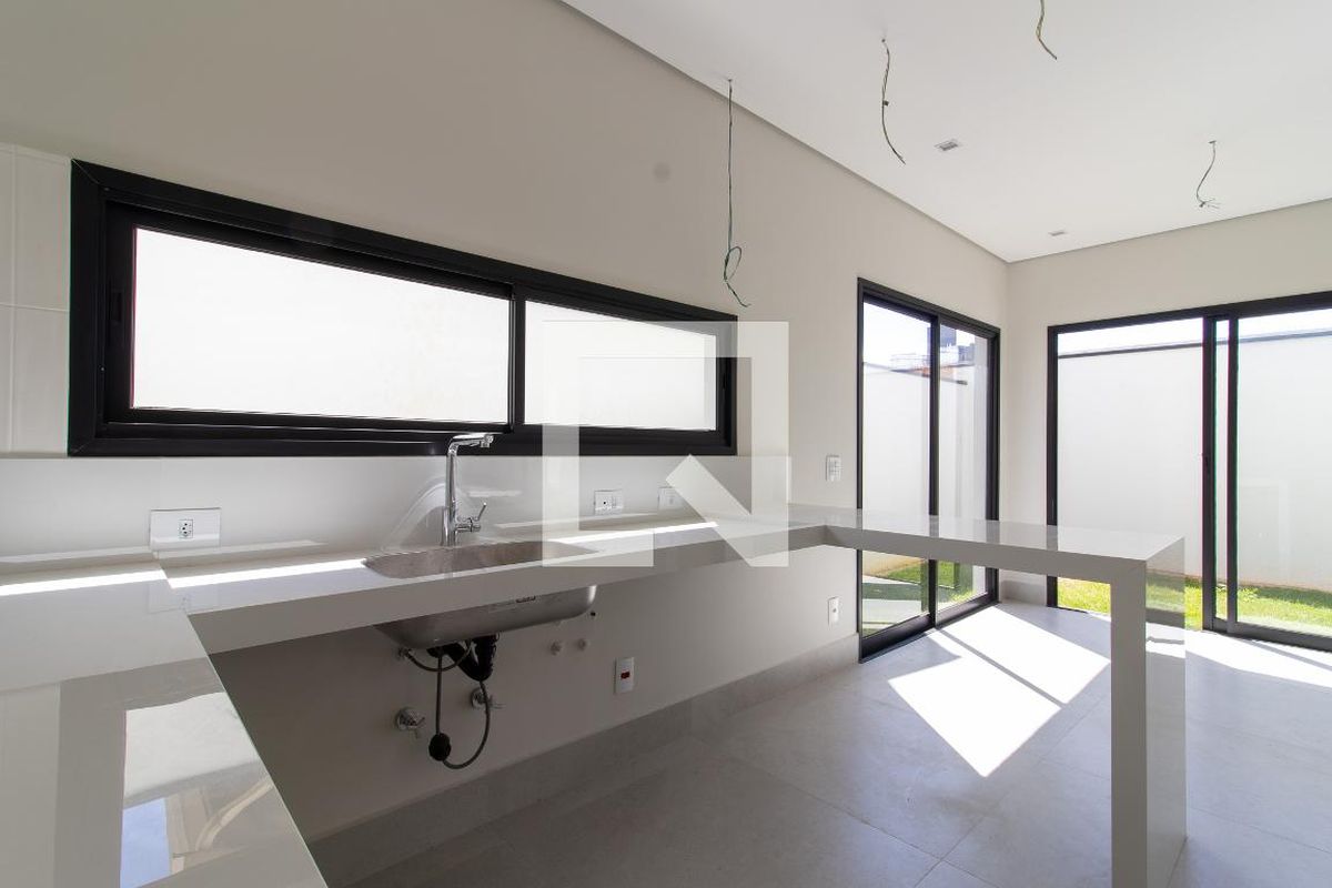 Casa à Venda - Mansões Santo Antônio, 4 Quartos,  173 m2 em , Campinas - sp | SoloBR