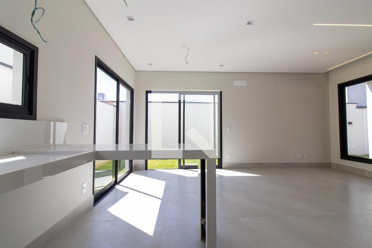 Casa à Venda - Mansões Santo Antônio, 4 Quartos,  173 m2 em , Campinas - sp | SoloBR