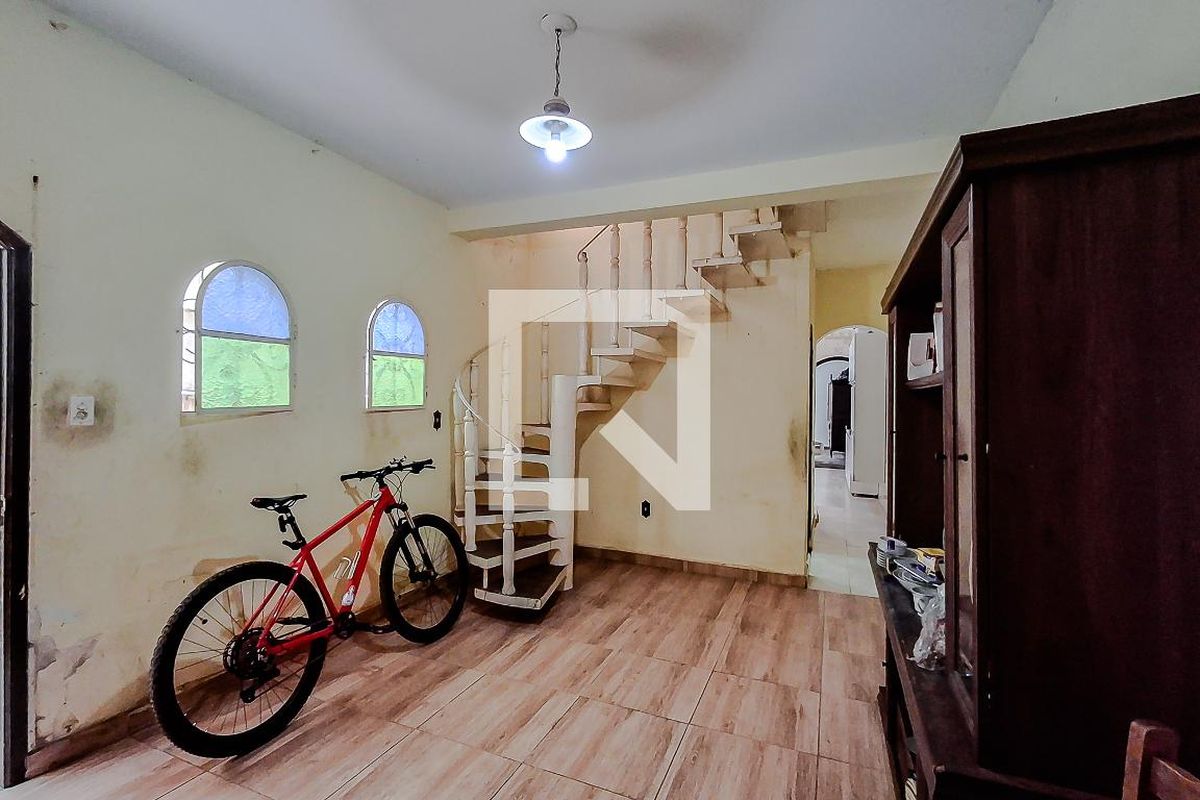 Casa, 4 quartos, 250 m² - Foto 1