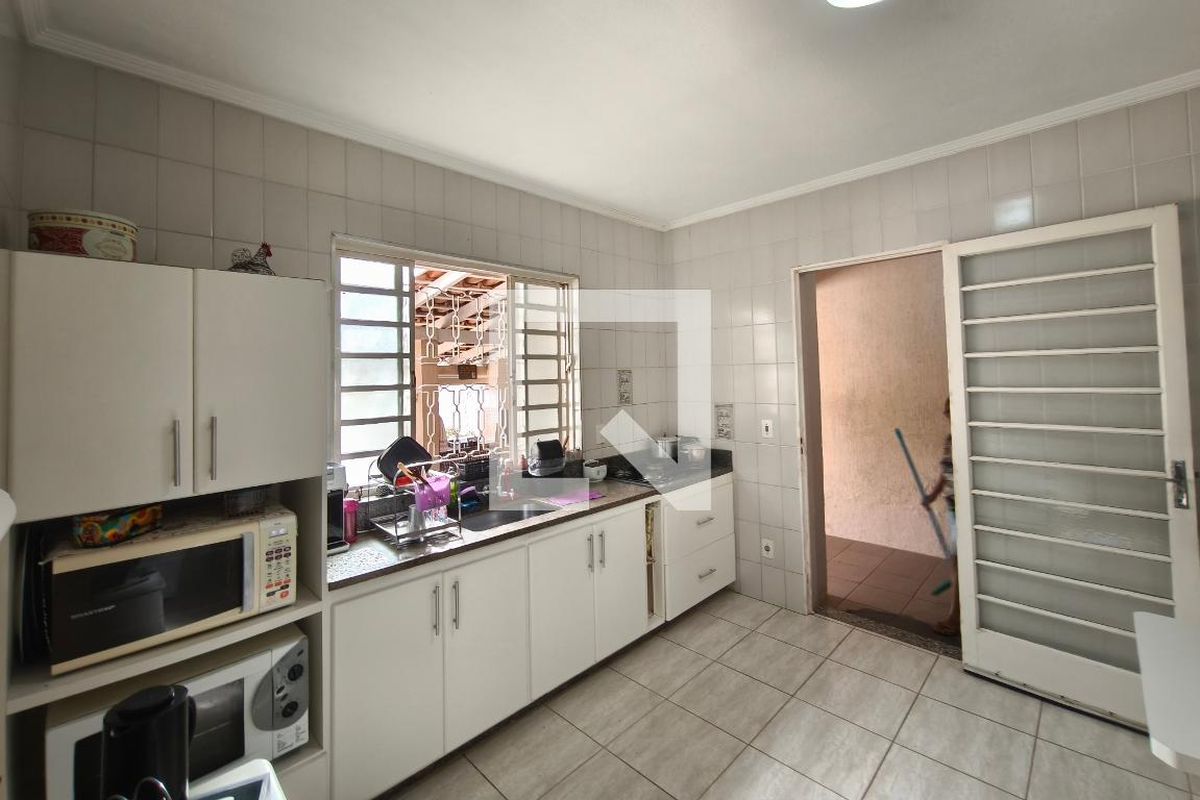 Casa à Venda - Parque Prado, 4 Quartos,  254 m2 em , Campinas - sp | SoloBR