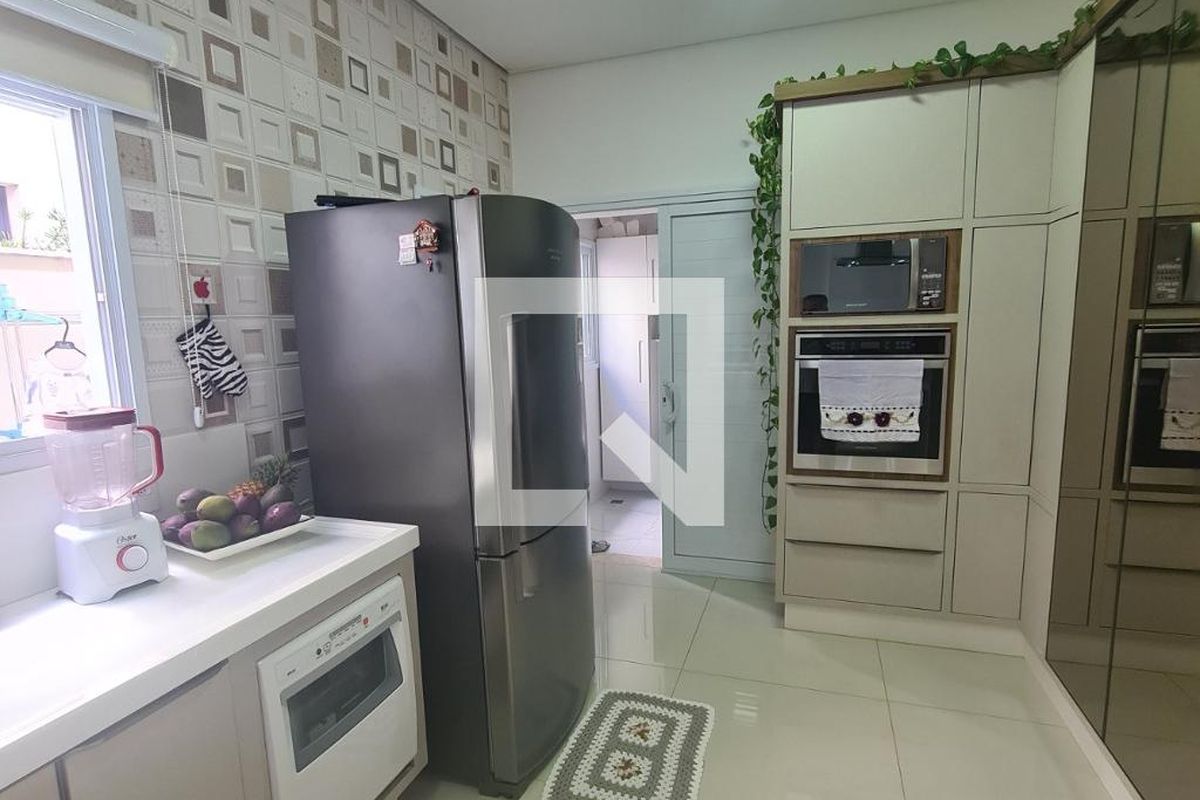 Casa à Venda - Swiss Park, 4 Quartos,  272 m2 em , Campinas - sp | SoloBR