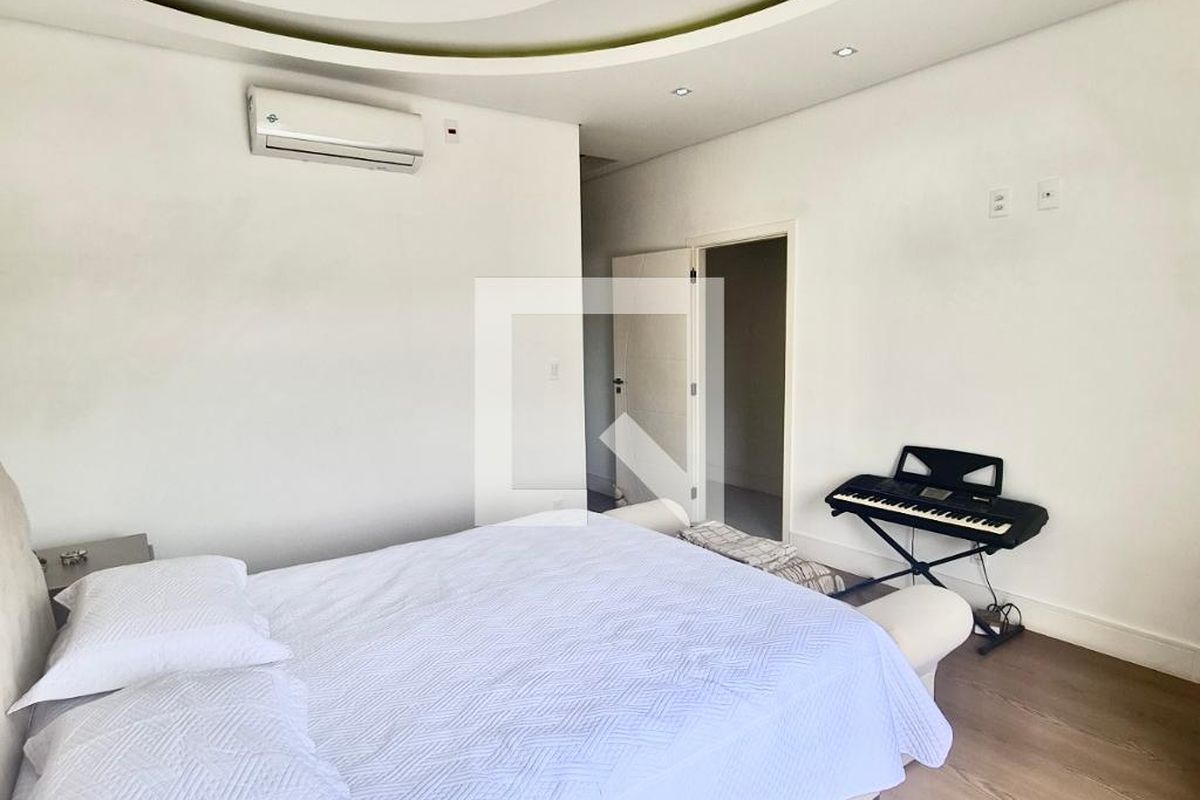 Casa à Venda - Swiss Park, 4 Quartos,  272 m2 em , Campinas - sp | SoloBR