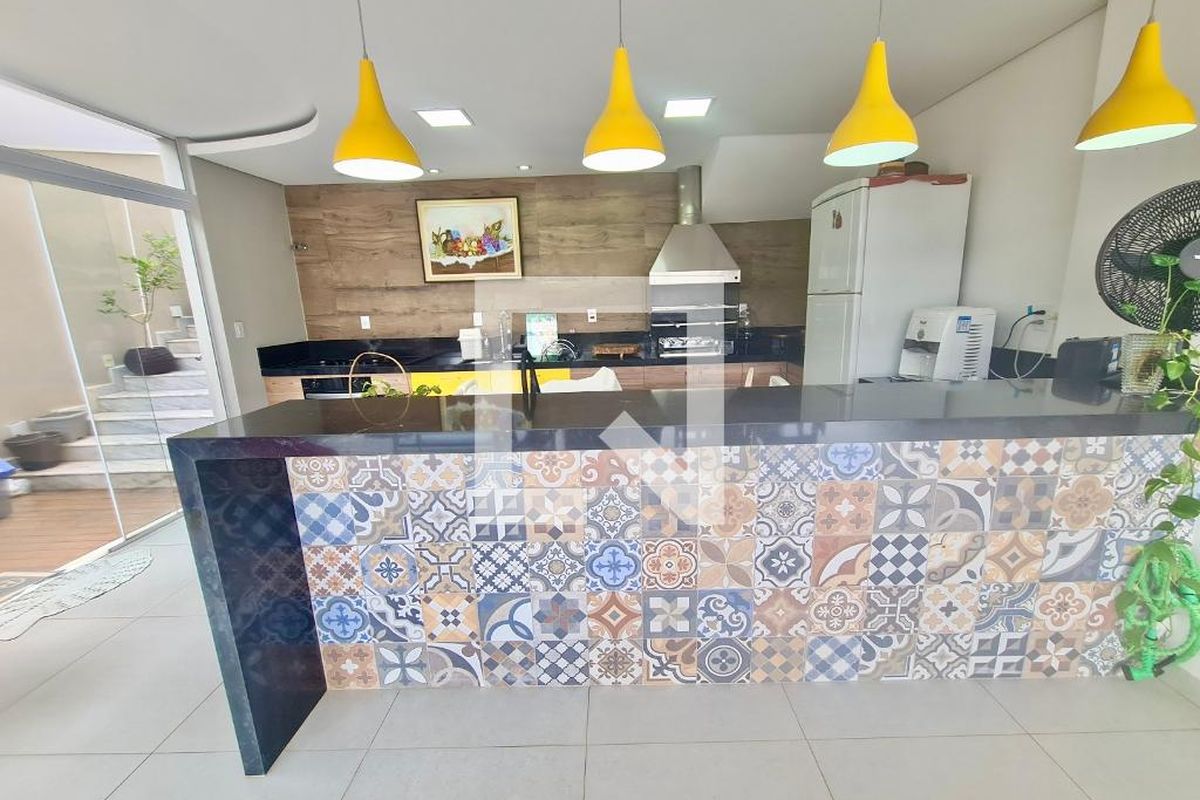 Casa à Venda - Swiss Park, 4 Quartos,  272 m2 em , Campinas - sp | SoloBR
