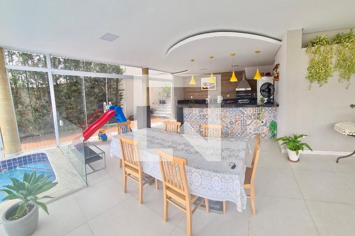 Casa à Venda - Swiss Park, 4 Quartos,  272 m2 em , Campinas - sp | SoloBR