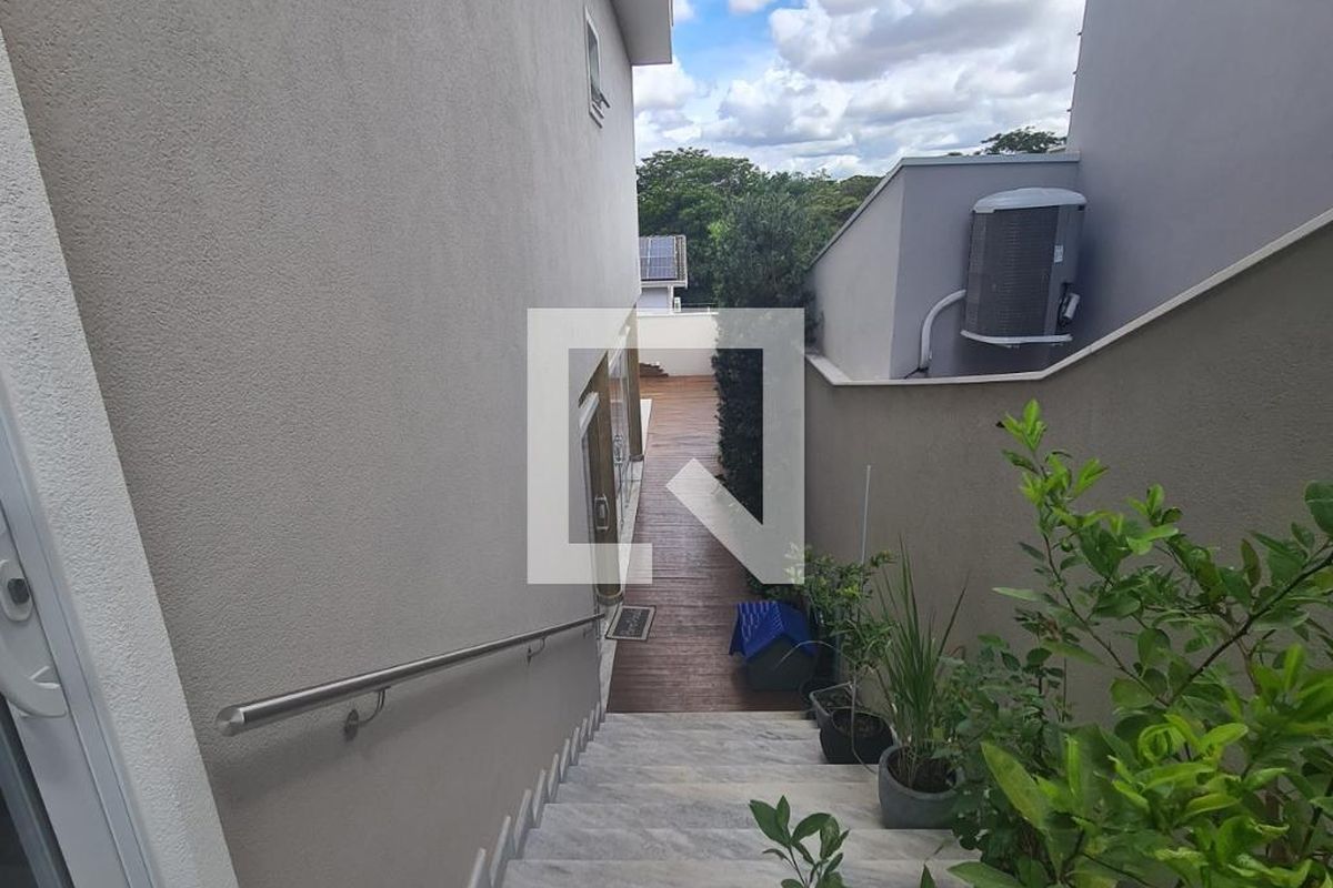 Casa à Venda - Swiss Park, 4 Quartos,  272 m2 em , Campinas - sp | SoloBR