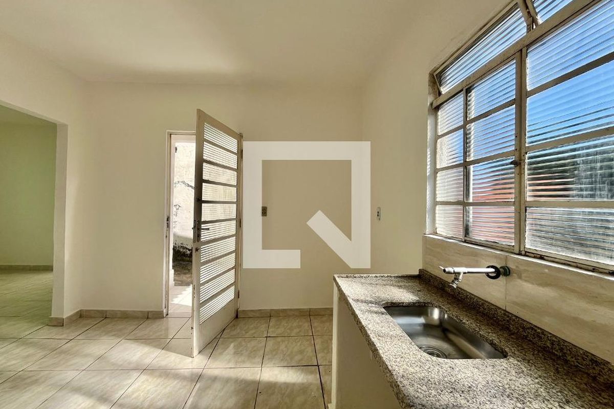Casa à Venda - Parque Prado, 4 Quartos,  140 m2 em , Campinas - sp | SoloBR