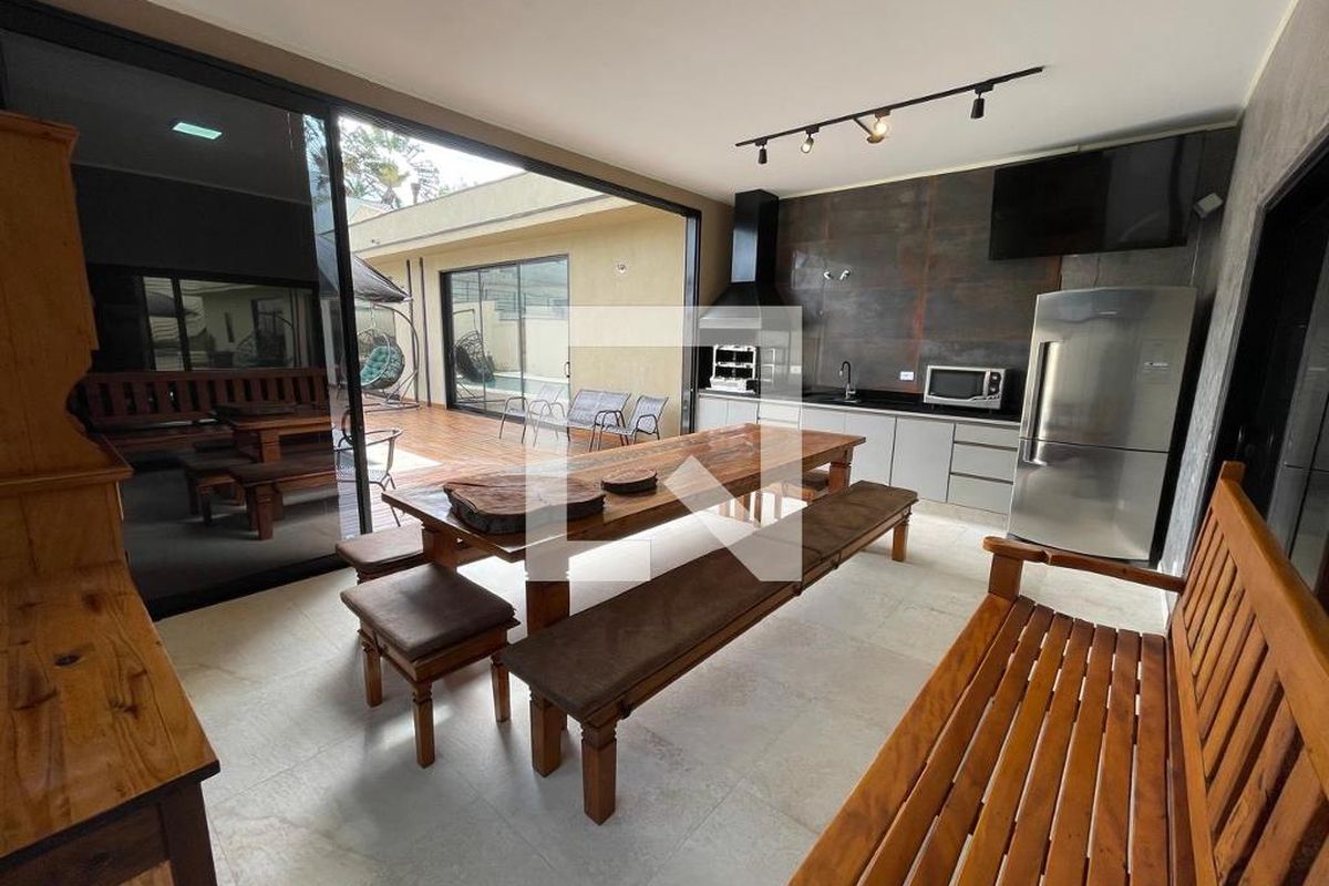 Casa à Venda - Lot. Alphaville Campinas, 4 Quartos,  300 m2 em , Campinas - sp | SoloBR