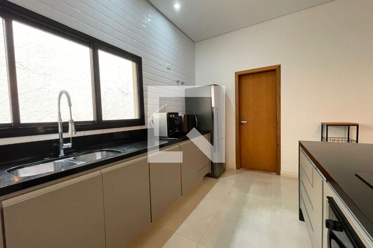 Casa à Venda - Lot. Alphaville Campinas, 4 Quartos,  300 m2 em , Campinas - sp | SoloBR