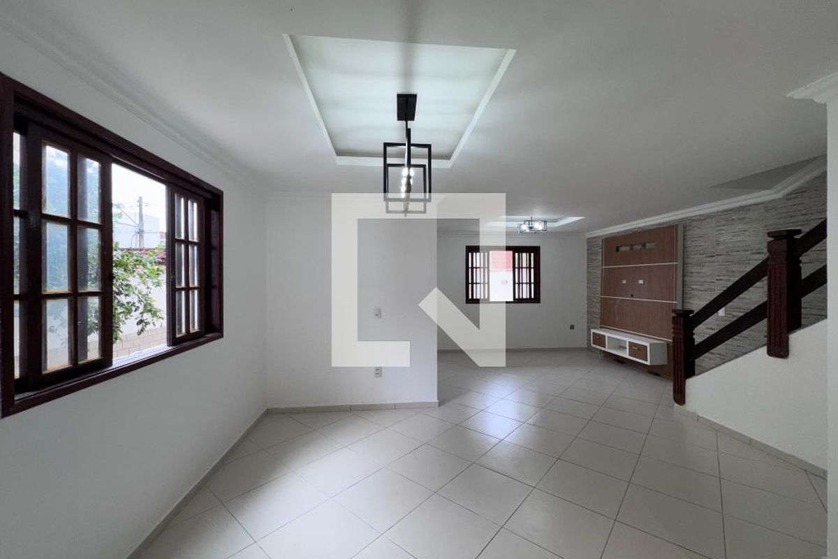 Casa, 4 quartos, 200 m² - Foto 1