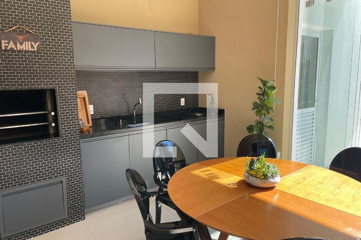 Casa à Venda - Swiss Park, 3 Quartos,  205 m2 em , Campinas - sp | SoloBR