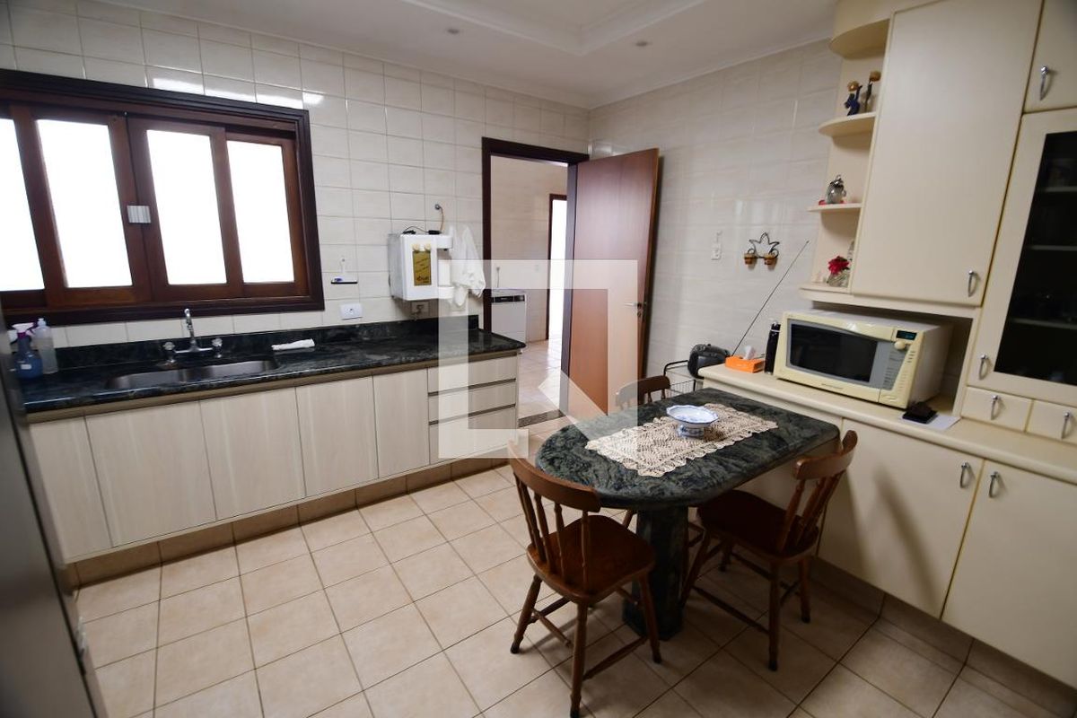 Casa à Venda - Jardim Chapadão, 4 Quartos,  381 m2 em , Campinas - sp | SoloBR