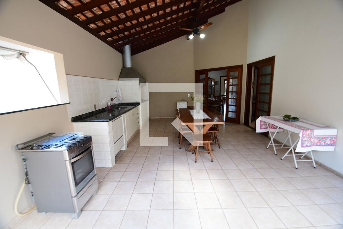Casa à Venda - Jardim Chapadão, 4 Quartos,  381 m2 em , Campinas - sp | SoloBR