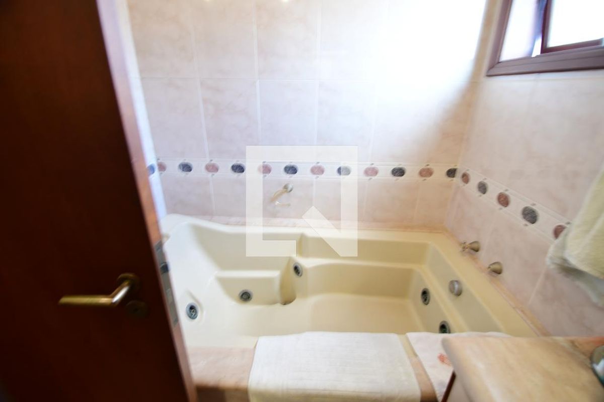 Casa à Venda - Jardim Chapadão, 4 Quartos,  381 m2 em , Campinas - sp | SoloBR