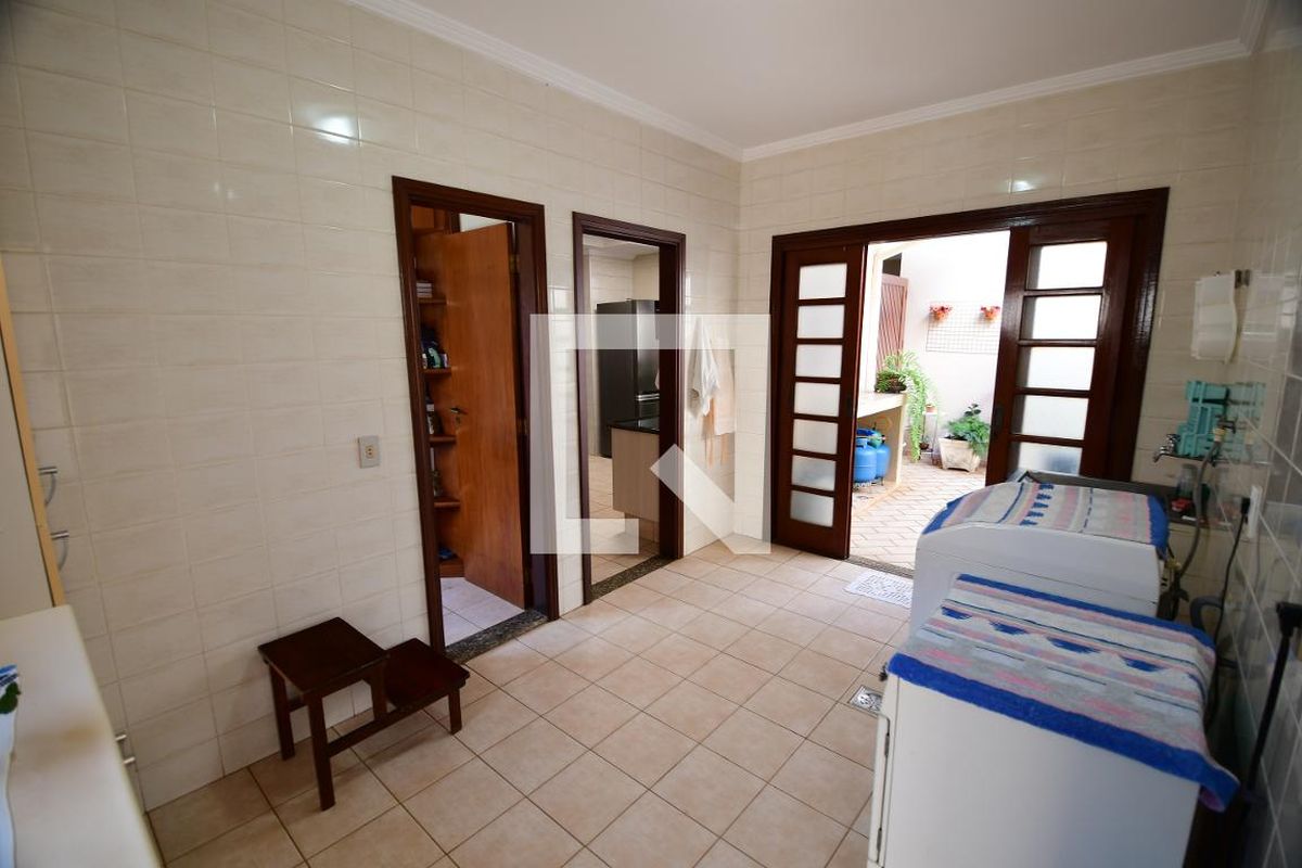 Casa à Venda - Jardim Chapadão, 4 Quartos,  381 m2 em , Campinas - sp | SoloBR
