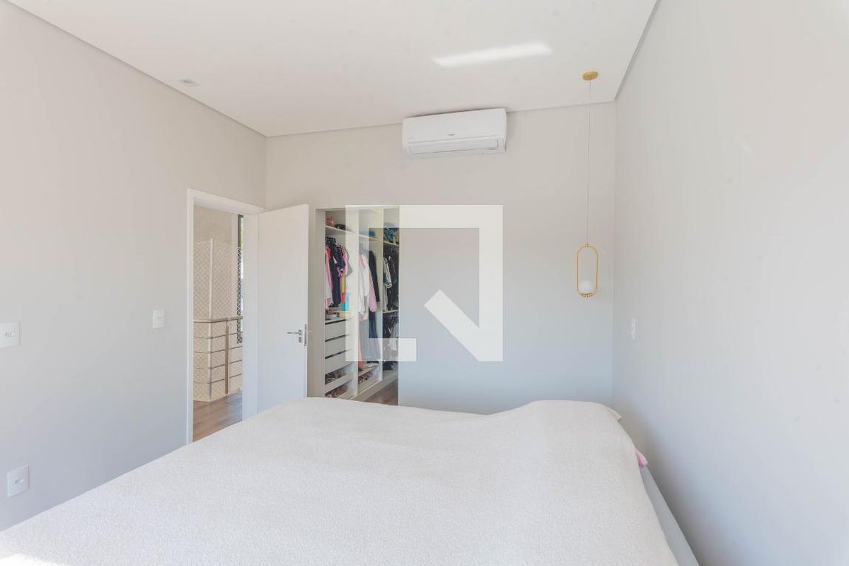 Casa à Venda - Swiss Park, 3 Quartos,  235 m2 em , Campinas - sp | SoloBR