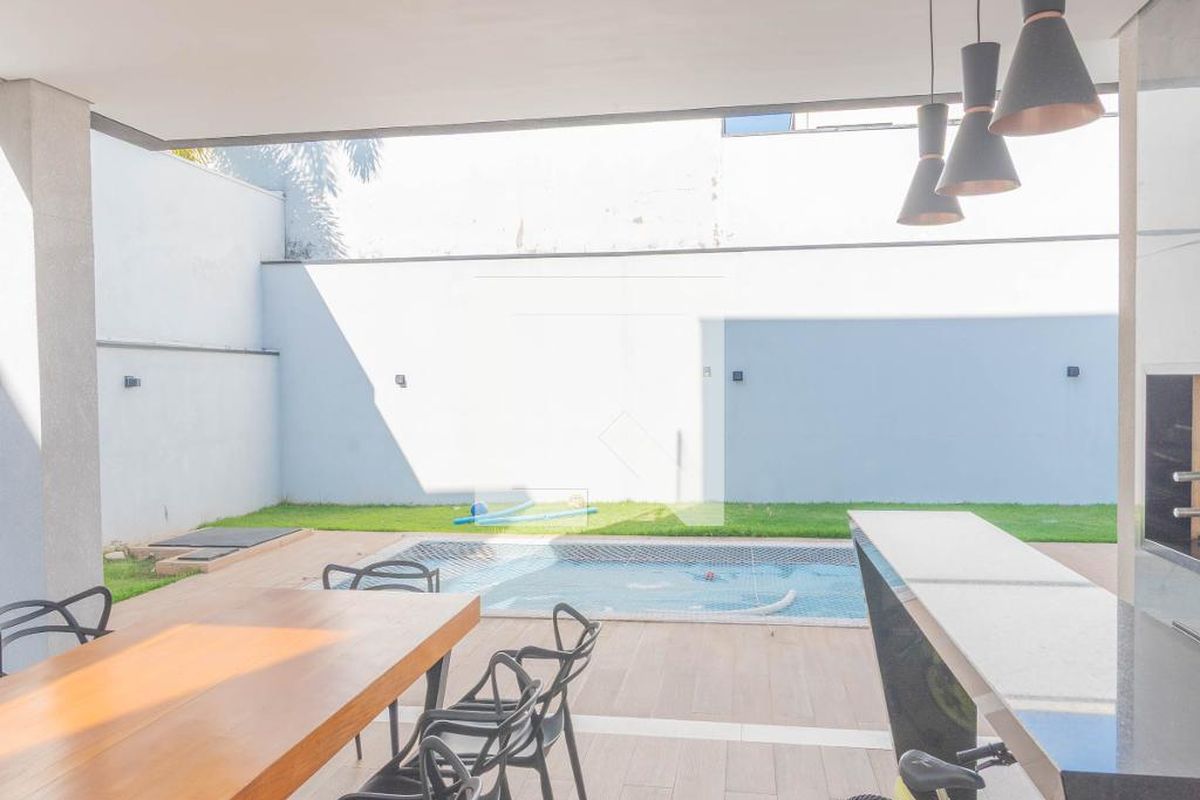 Casa à Venda - Swiss Park, 3 Quartos,  235 m2 em , Campinas - sp | SoloBR