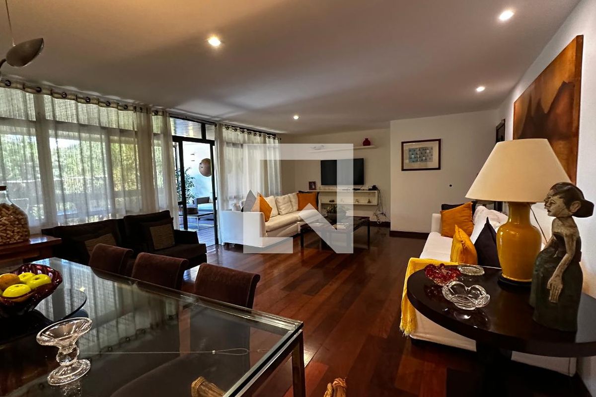 Apartamento, 3 quartos, 208 m² - Foto 1