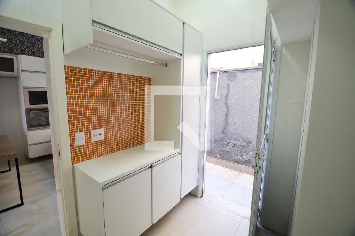 Casa à Venda - Res. Parque dos Alecrins, 3 Quartos,  310 m2 em , Campinas - sp | SoloBR