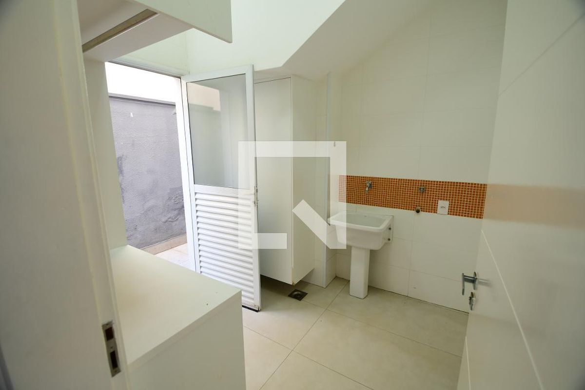Casa à Venda - Res. Parque dos Alecrins, 3 Quartos,  310 m2 em , Campinas - sp | SoloBR