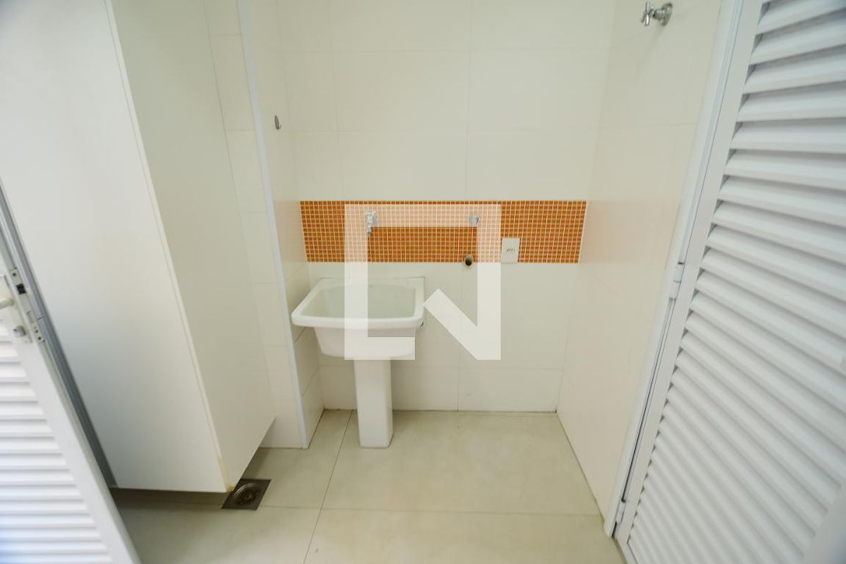 Casa à Venda - Res. Parque dos Alecrins, 3 Quartos,  310 m2 em , Campinas - sp | SoloBR