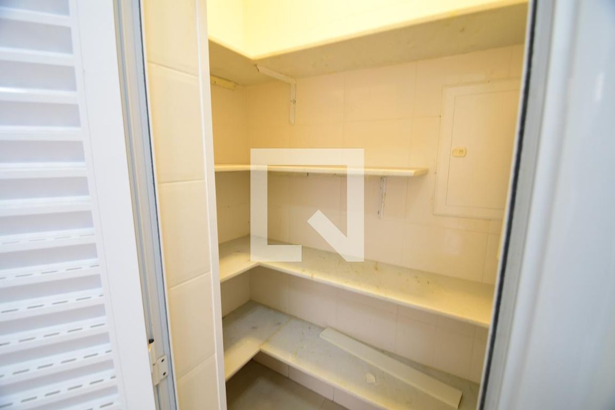 Casa à Venda - Res. Parque dos Alecrins, 3 Quartos,  310 m2 em , Campinas - sp | SoloBR