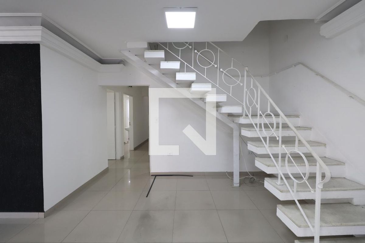 Casa, 6 quartos, 221 m² - Foto 2