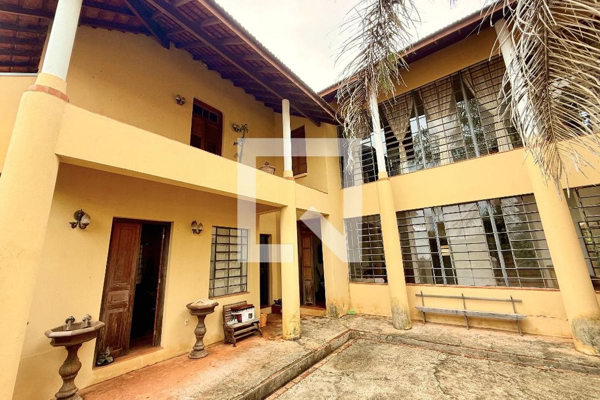 Casa à Venda - Mansões Santo Antônio, 3 Quartos,  550 m2 em , Campinas - sp | SoloBR