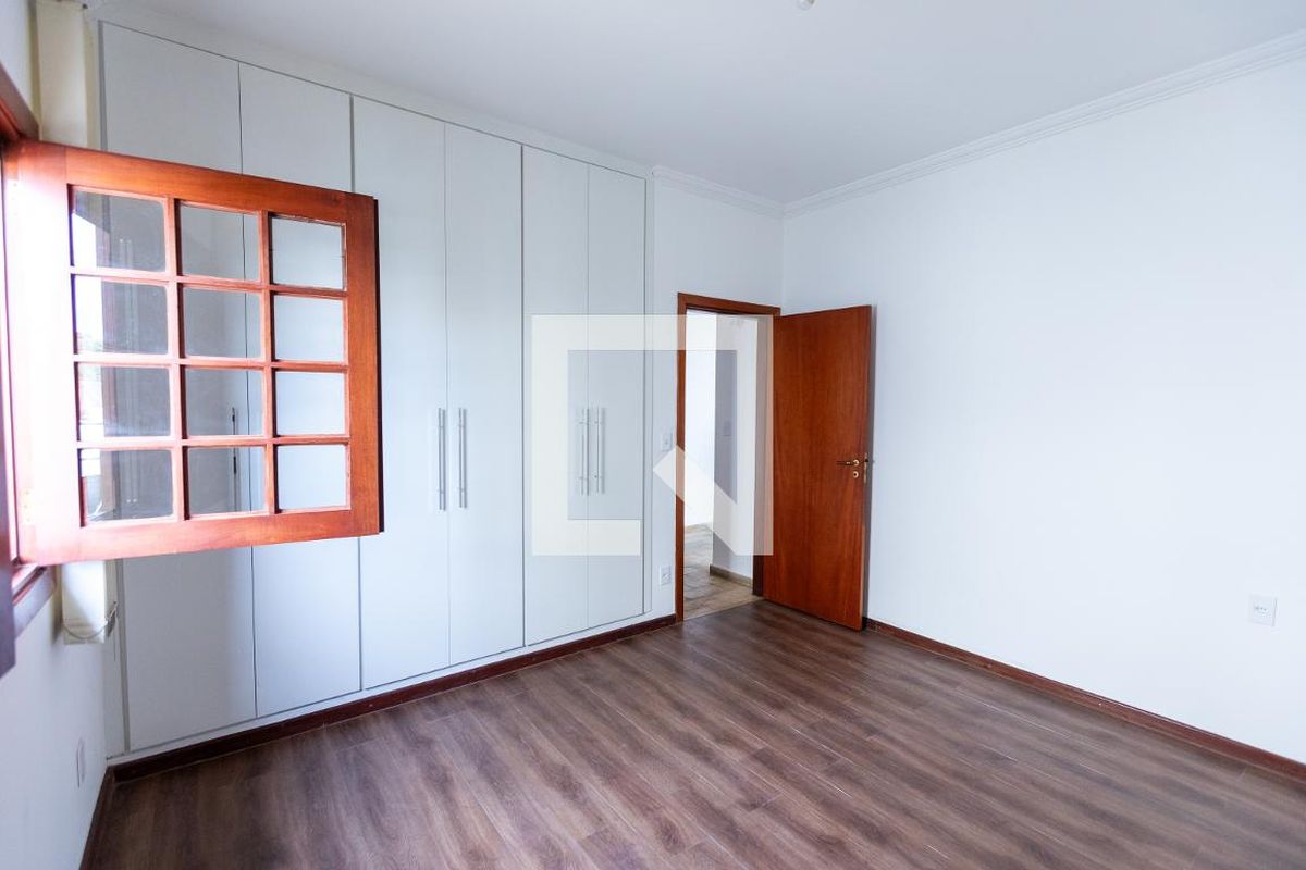 Casa à Venda - Jardim Chapadão, 4 Quartos,  330 m2 em , Campinas - sp | SoloBR