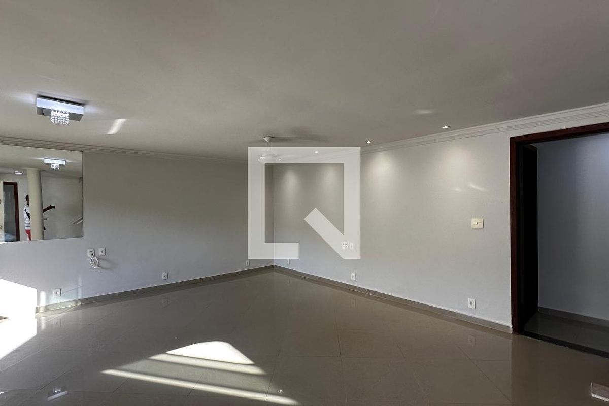 Casa, 5 quartos, 320 m² - Foto 1