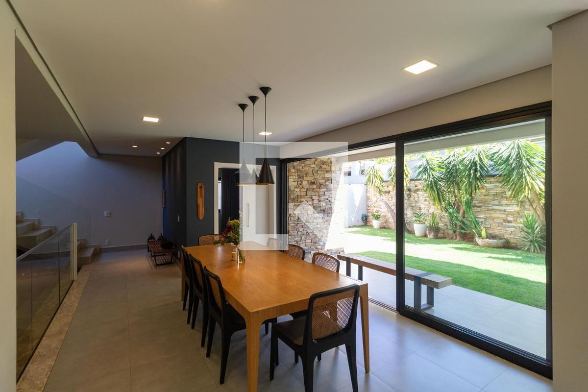 Casa à Venda - Res. Parque dos Alecrins, 4 Quartos,  280 m2 em , Campinas - sp | SoloBR
