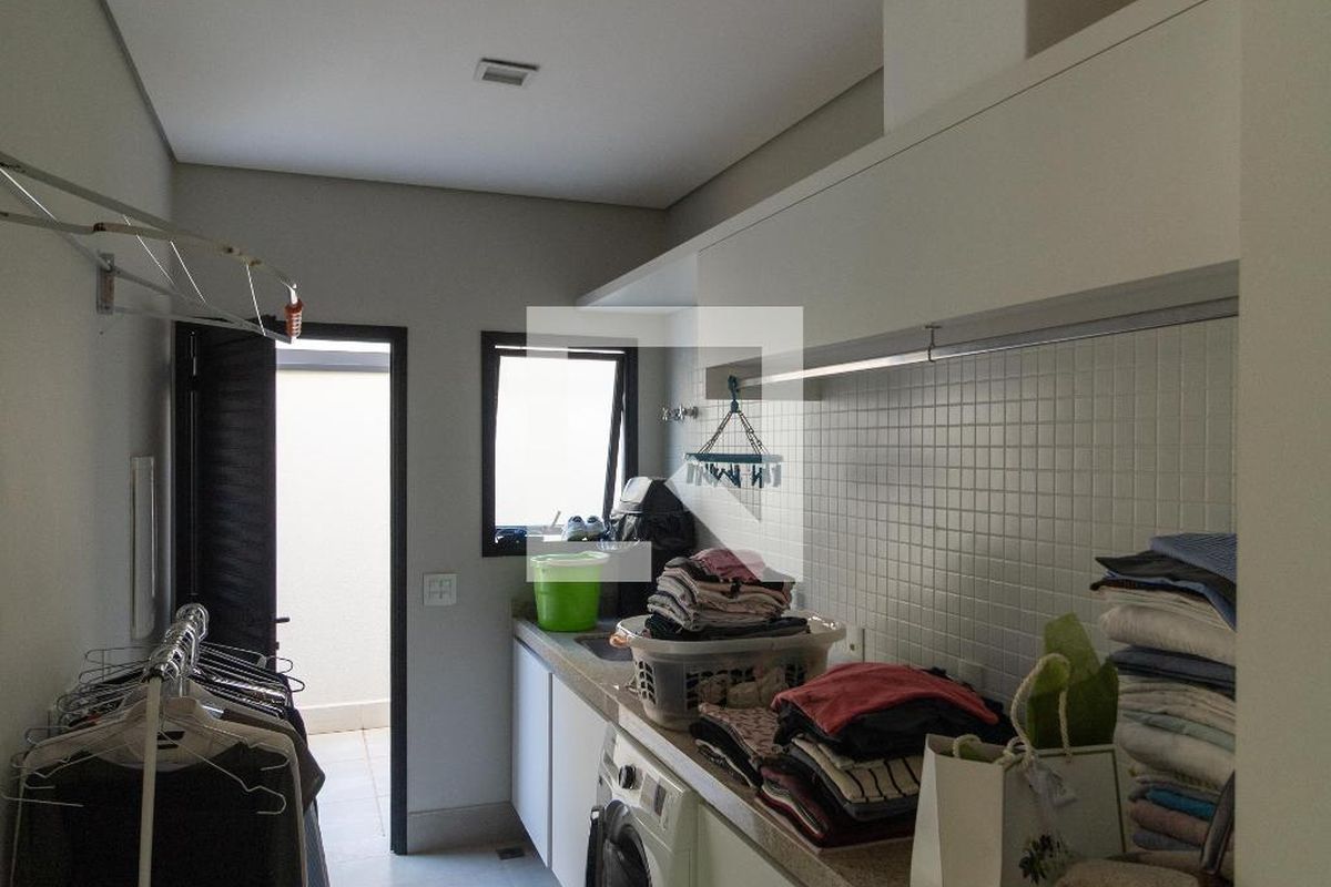 Casa à Venda - Res. Parque dos Alecrins, 4 Quartos,  280 m2 em , Campinas - sp | SoloBR
