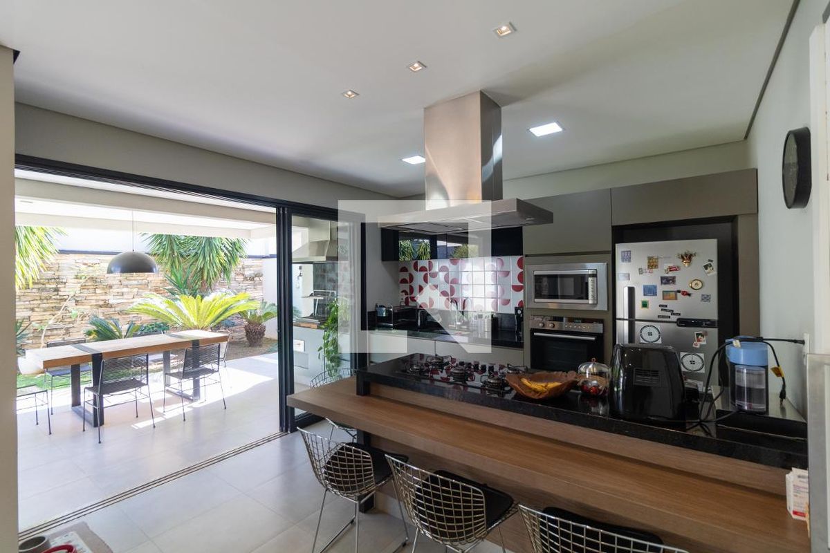 Casa à Venda - Res. Parque dos Alecrins, 4 Quartos,  280 m2 em , Campinas - sp | SoloBR