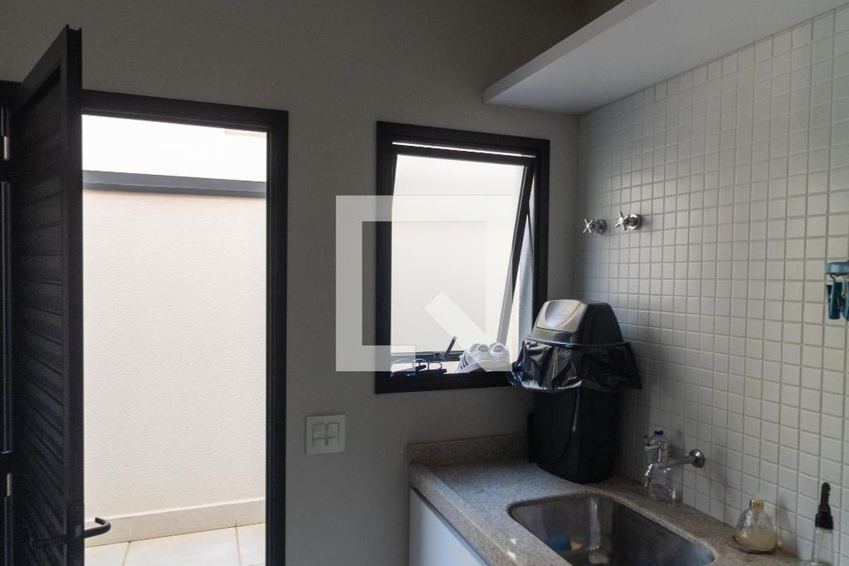 Casa à Venda - Res. Parque dos Alecrins, 4 Quartos,  280 m2 em , Campinas - sp | SoloBR