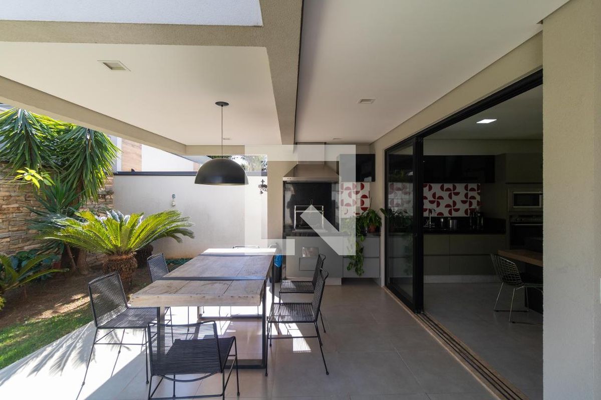 Casa à Venda - Res. Parque dos Alecrins, 4 Quartos,  280 m2 em , Campinas - sp | SoloBR