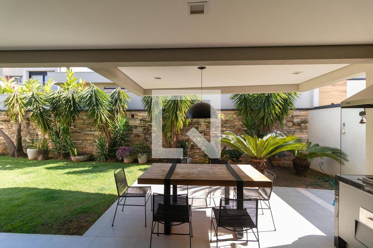 Casa à Venda - Res. Parque dos Alecrins, 4 Quartos,  280 m2 em , Campinas - sp | SoloBR