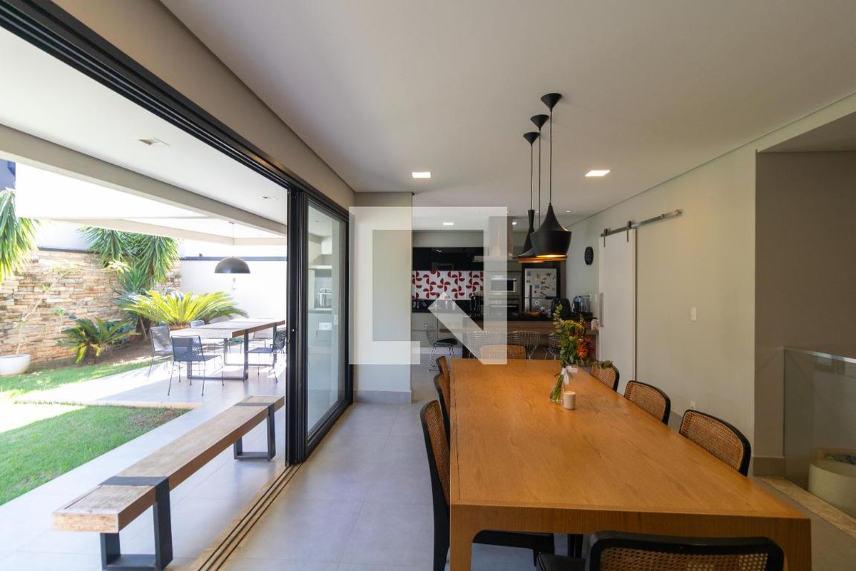Casa à Venda - Res. Parque dos Alecrins, 4 Quartos,  280 m2 em , Campinas - sp | SoloBR