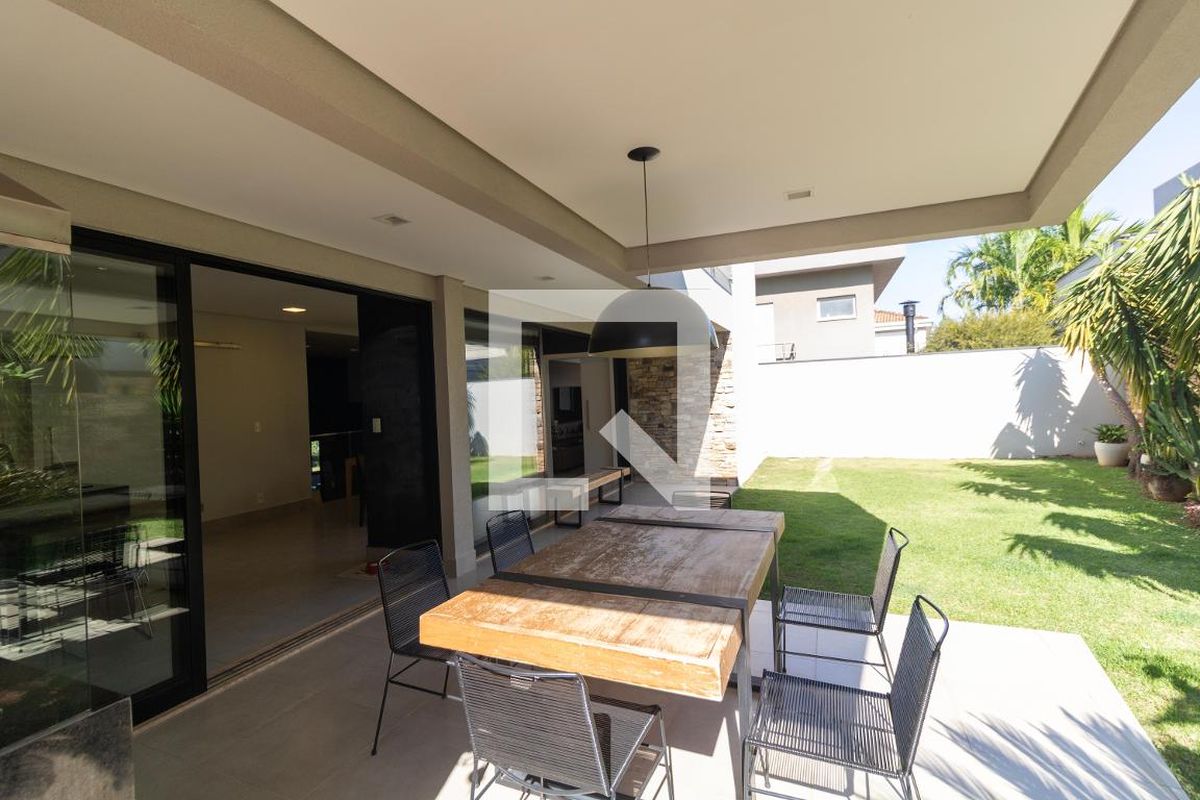 Casa à Venda - Res. Parque dos Alecrins, 4 Quartos,  280 m2 em , Campinas - sp | SoloBR