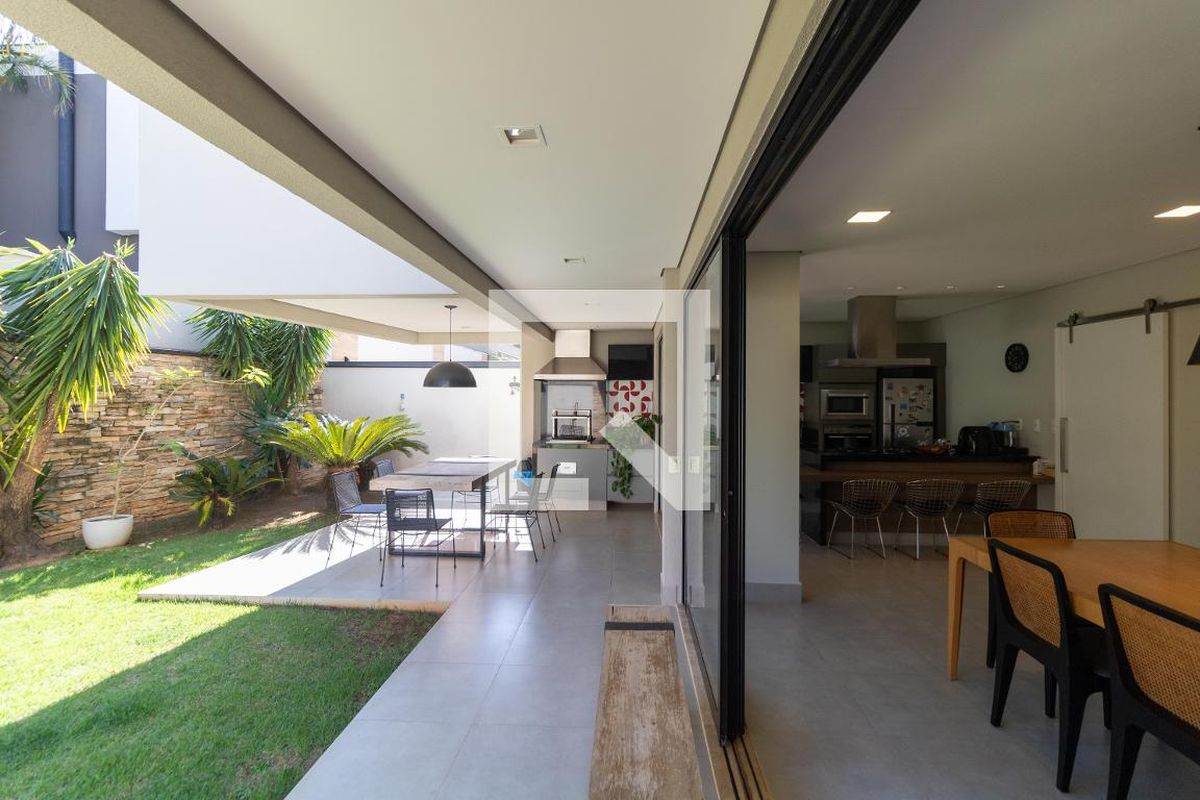 Casa à Venda - Res. Parque dos Alecrins, 4 Quartos,  280 m2 em , Campinas - sp | SoloBR