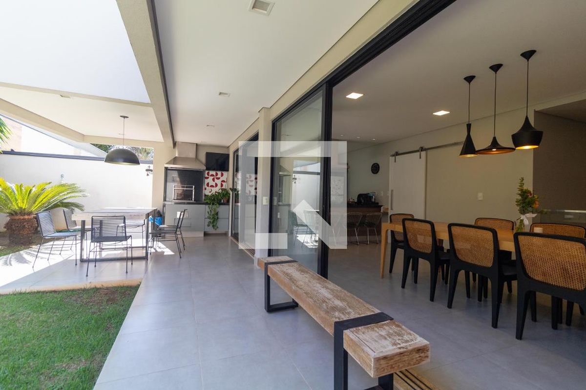 Casa à Venda - Res. Parque dos Alecrins, 4 Quartos,  280 m2 em , Campinas - sp | SoloBR