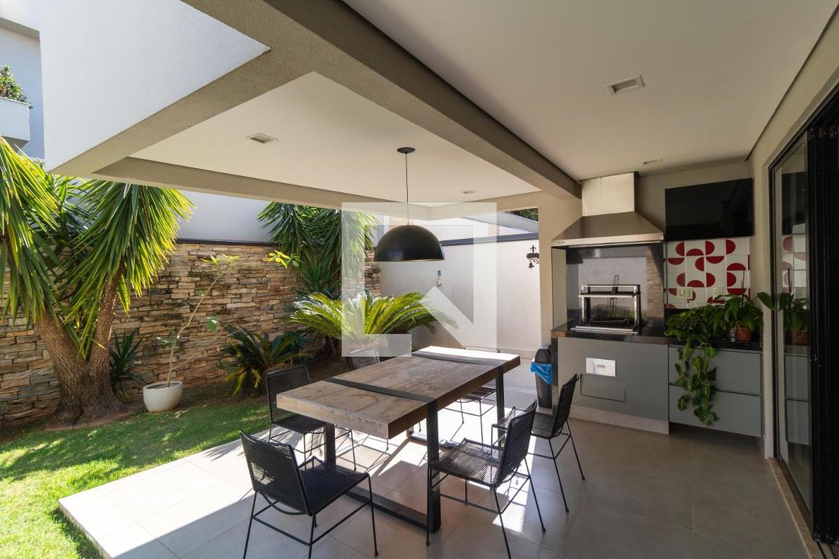 Casa à Venda - Res. Parque dos Alecrins, 4 Quartos,  280 m2 em , Campinas - sp | SoloBR