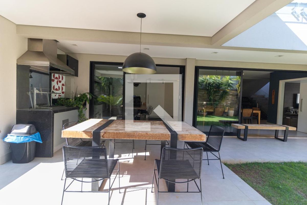 Casa à Venda - Res. Parque dos Alecrins, 4 Quartos,  280 m2 em , Campinas - sp | SoloBR