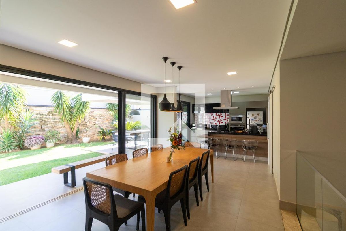 Casa à Venda - Res. Parque dos Alecrins, 4 Quartos,  280 m2 em , Campinas - sp | SoloBR