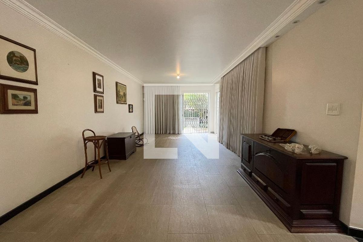 Casa, 5 quartos, 208 m² - Foto 1