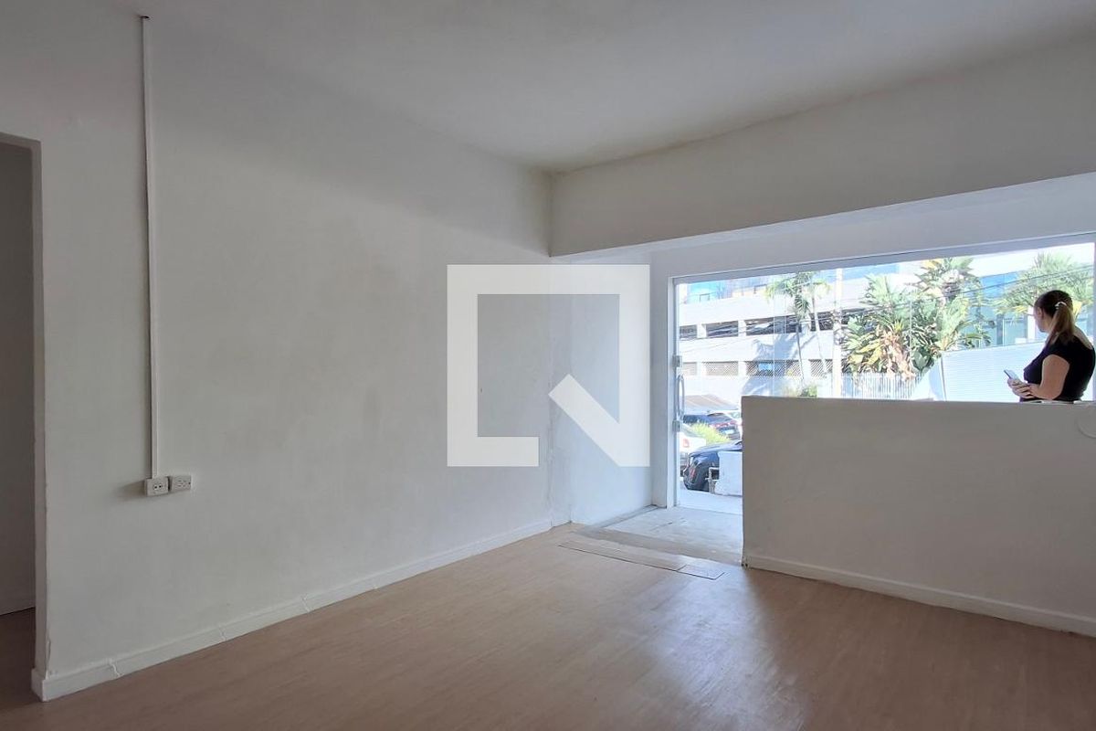 Casa à Venda - Cambuí, 3 Quartos,  136 m2 em , Campinas - sp | SoloBR